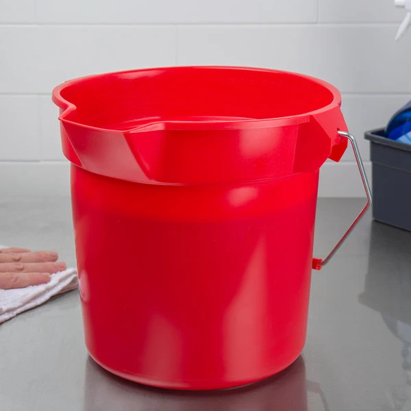 Rubbermaid FG296300RED BRUTE 10 Qt. Red Round Bucket 5 Rubbermaid FG296300RED BRUTE 10 Qt. Red Round Bucket - Image 3