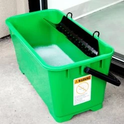 Unger® Unger QB220 ProBucket 6 Gallon Window Cleaning Bucket